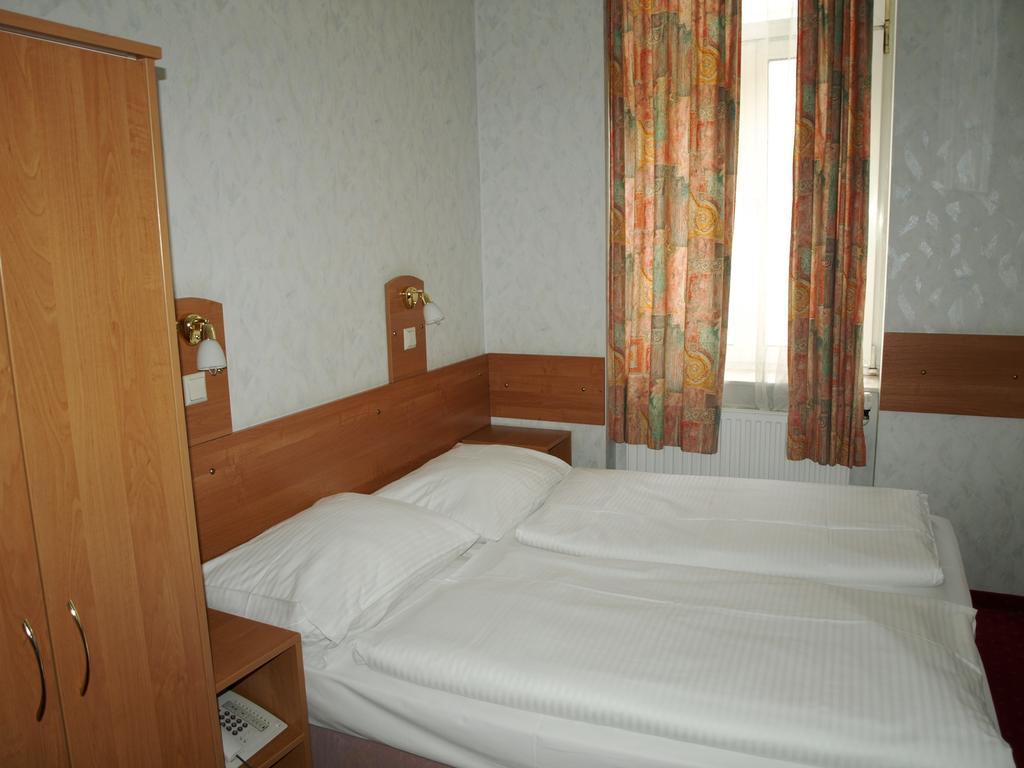 Hotel Stalehner Виена Стая снимка