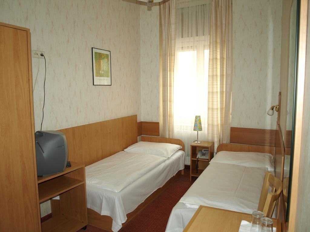 Hotel Stalehner Виена Стая снимка