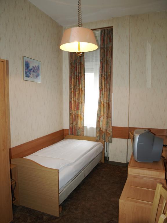 Hotel Stalehner Виена Стая снимка